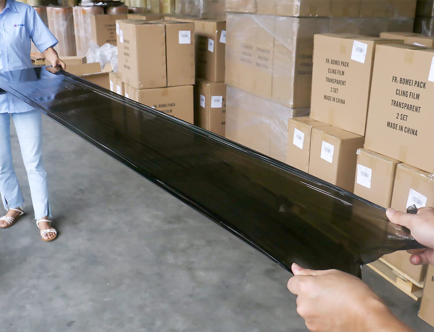 Black & Clear Stretch Wrap Industrial Strength with Plastic Handle 18" x 1000 Feet 80 Gauge 4 Pack
